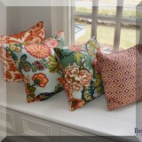 D01. Decorative pillows. 